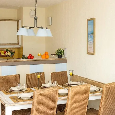 Avec Piscines Chauffees *** Apartament